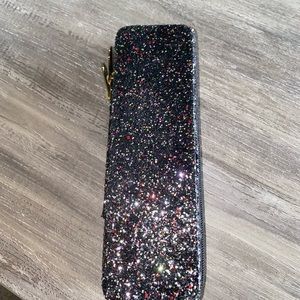 This is a good makeup box used for travel.